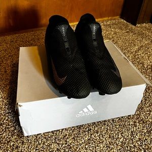 Nike Men's Phantom RVision 2 Club FG Soccer Cleats